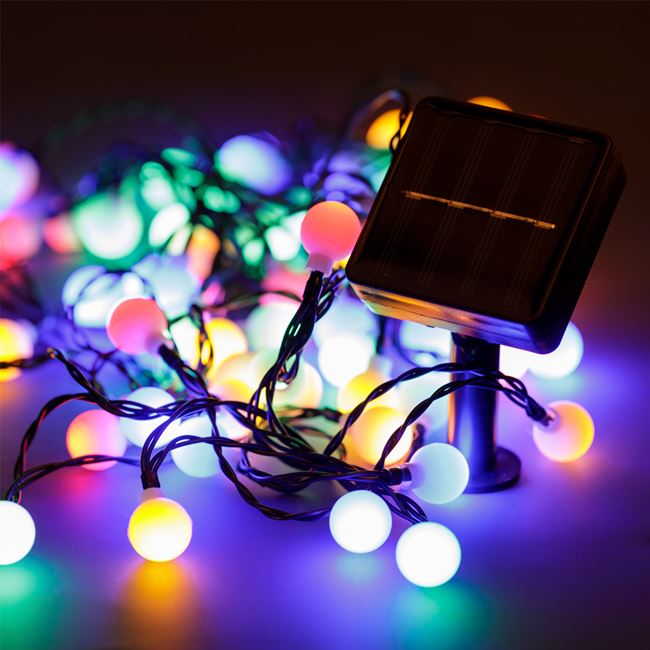 60 napelemes LED golyó lámpa fényérzékelővel és 2 mód 6,5 m - többszínű